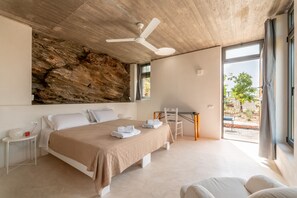 6 bedrooms, in-room safe, iron/ironing board, WiFi