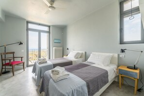 6 chambres, coffres-forts dans les chambres, fer et planche à repasser