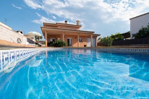 Outdoor pool - VILLA JAVI (Riumar)