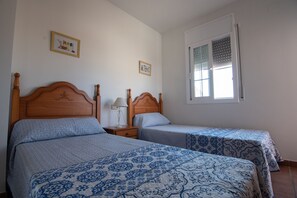 4 bedrooms, iron/ironing board, free WiFi, bed sheets - VILLA JAVI (Riumar)