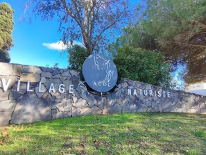 Property grounds - Air-conditioned apartment with terrace, parking and WIFI - Cap d'Agde (Cap d'Agde naturisme)