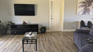 Smart TV, DVD player