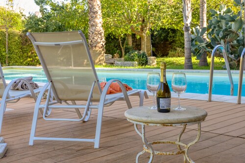 Pool house in the park, 7km from the sandy beaches (C)