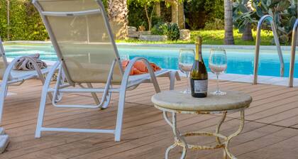 Pool house in the park, 7km from the sandy beaches (C)