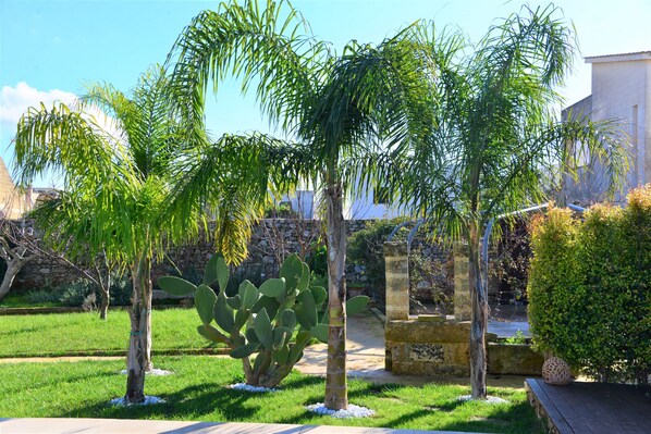 المنطقة المحيطة بالمنشأة