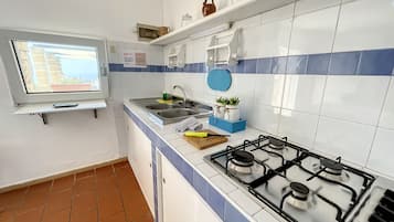 Refrigerador y utensilios de cocina