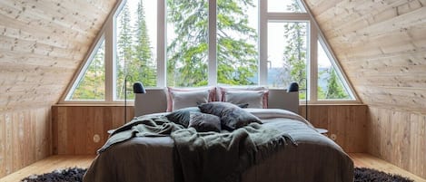 5 bedrooms, iron/ironing board, travel cot, WiFi