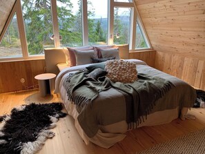 5 bedrooms, iron/ironing board, travel crib, WiFi