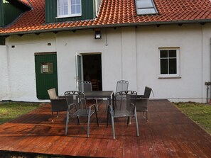 Outdoor dining - Idyllic apartment with a view of the water (Preußisch Oldendorf)