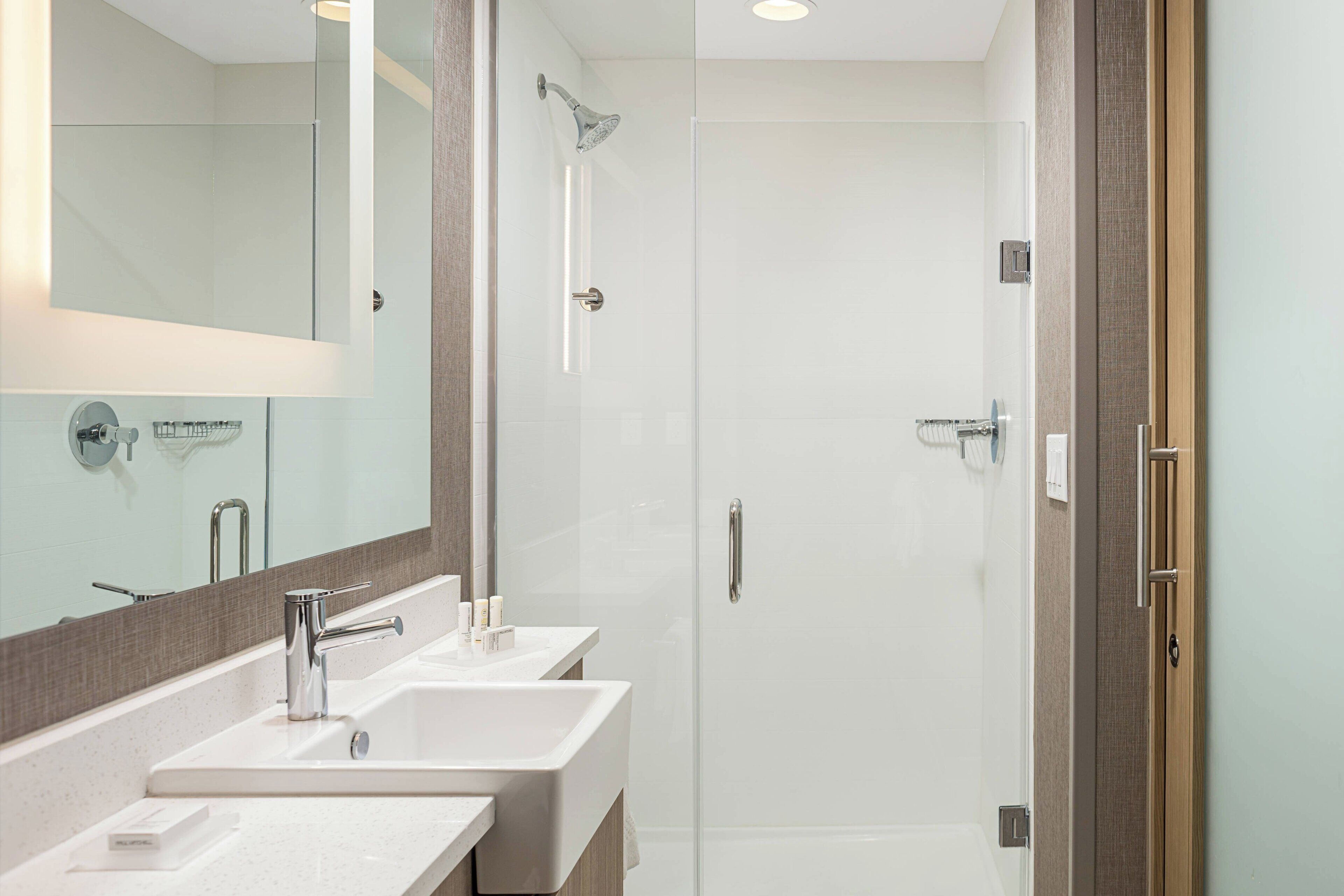 rainfall showerhead, free toiletries, hair dryer, towels