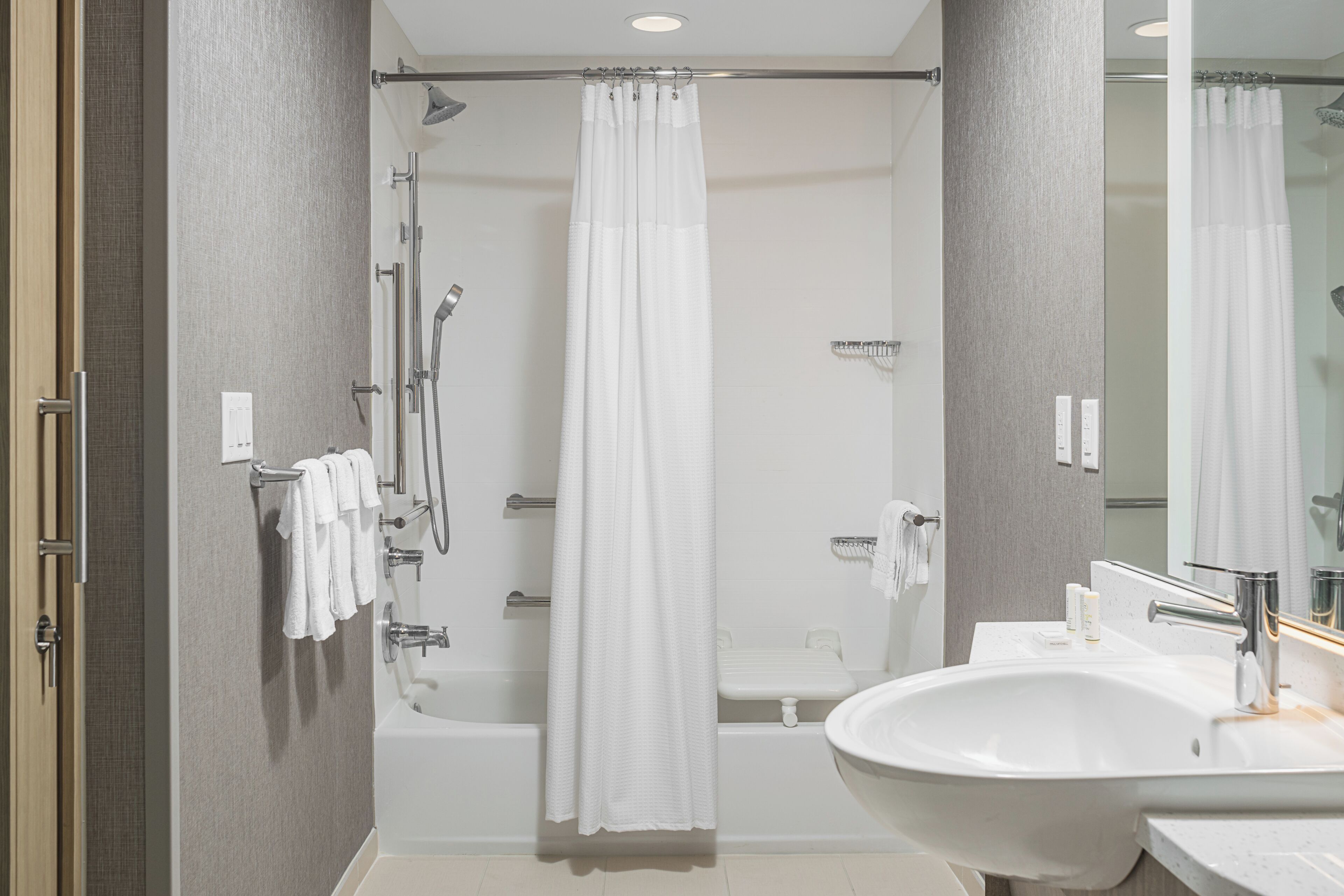 rainfall showerhead, free toiletries, hair dryer, towels