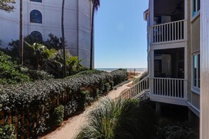 Property grounds - 1st floor, screen porch w/ steps to Beach & Pool - 103G Port O Call (Isle Of Palms)