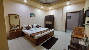Egyptian cotton sheets, premium bedding, memory-foam beds, in-room safe - Goroomgo Silicon Residency Puri (Puri)
