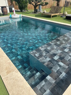 Piscine extérieure, piscine chauffée