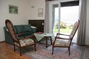 TV, fireplace, table tennis