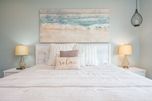 3 bedrooms, free WiFi - 1 Naut On Call - Beachfront, exceptional views and easy beach access!! (Crystal Beach)