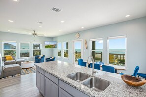 TV - 1 Naut On Call - Beachfront, exceptional views and easy beach access!! (Crystal Beach)