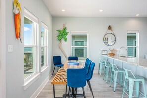 Dining - 1 Naut On Call - Beachfront, exceptional views and easy beach access!! (Crystal Beach)