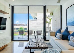 TV, books - Exquisite 3 Bedrooms luxury finishes (Playa del Carmen caribe residenc)