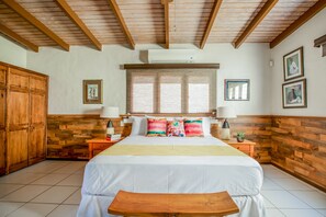 2 bedrooms, in-room safe, desk, iron/ironing board - Island Home with private pool (Noord)