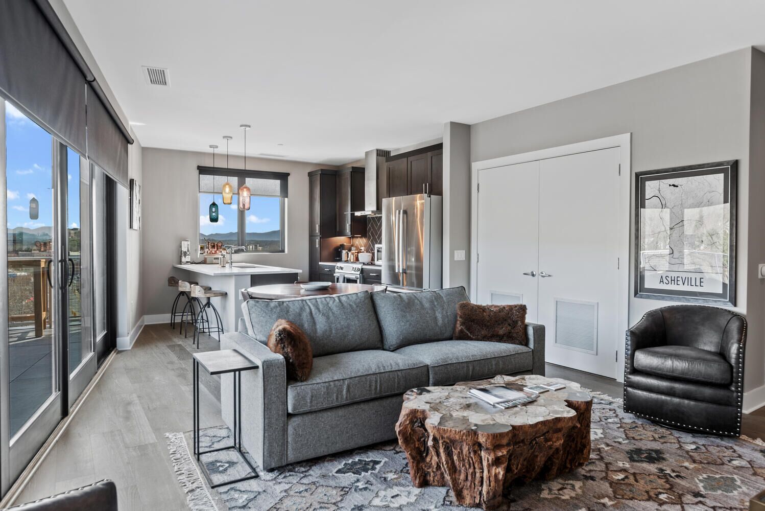 Smart TV, fireplace, stereo