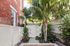 Property grounds - Carriage House at the Grand Maloney (Key West)