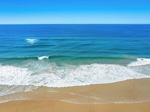 On the beach - Luxe Oceanfront Penthouse! Yamba's best address 3 bed 2 bath luxury living (Yamba)