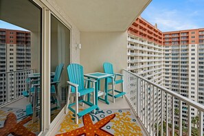 Property grounds - Shores of Panama 1705 - Stunning Gulf Front Unit with reserved parking (Panama City Beach)
