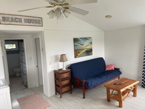 Smart TV - Private beach community-6000 per month
On hold due to construction in area (Narragansett)