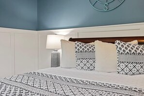 6 bedrooms, iron/ironing board, WiFi, bed sheets