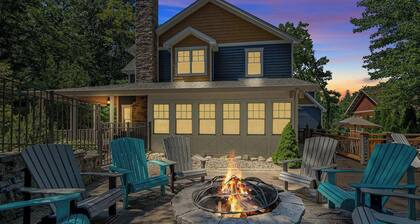 NB Getaway with HotTub, Pool & Priv Screening Room