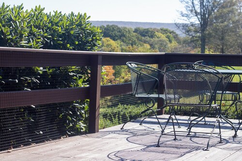 Delaware - Fenced Yard Chalet