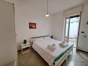 3 habitaciones y tabla de planchar con plancha 