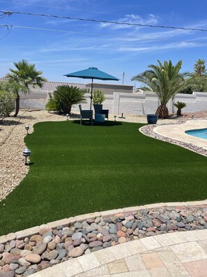 Property grounds - Luxury Lake Havasu Getaway: Spacious 3-Bedroom with Pool and Lake Views! (Lake Havasu City)