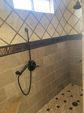 Combined shower/bathtub, jetted bath, hair dryer, towels - Luxury Lake Havasu Getaway: Spacious 3-Bedroom with Pool and Lake Views! (Lake Havasu City)