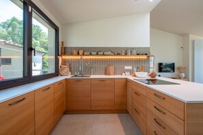 Microwave, oven, dishwasher, coffee/tea maker - CL-2 Exclusive villa with views and private pool (Calella de Palafrugell)