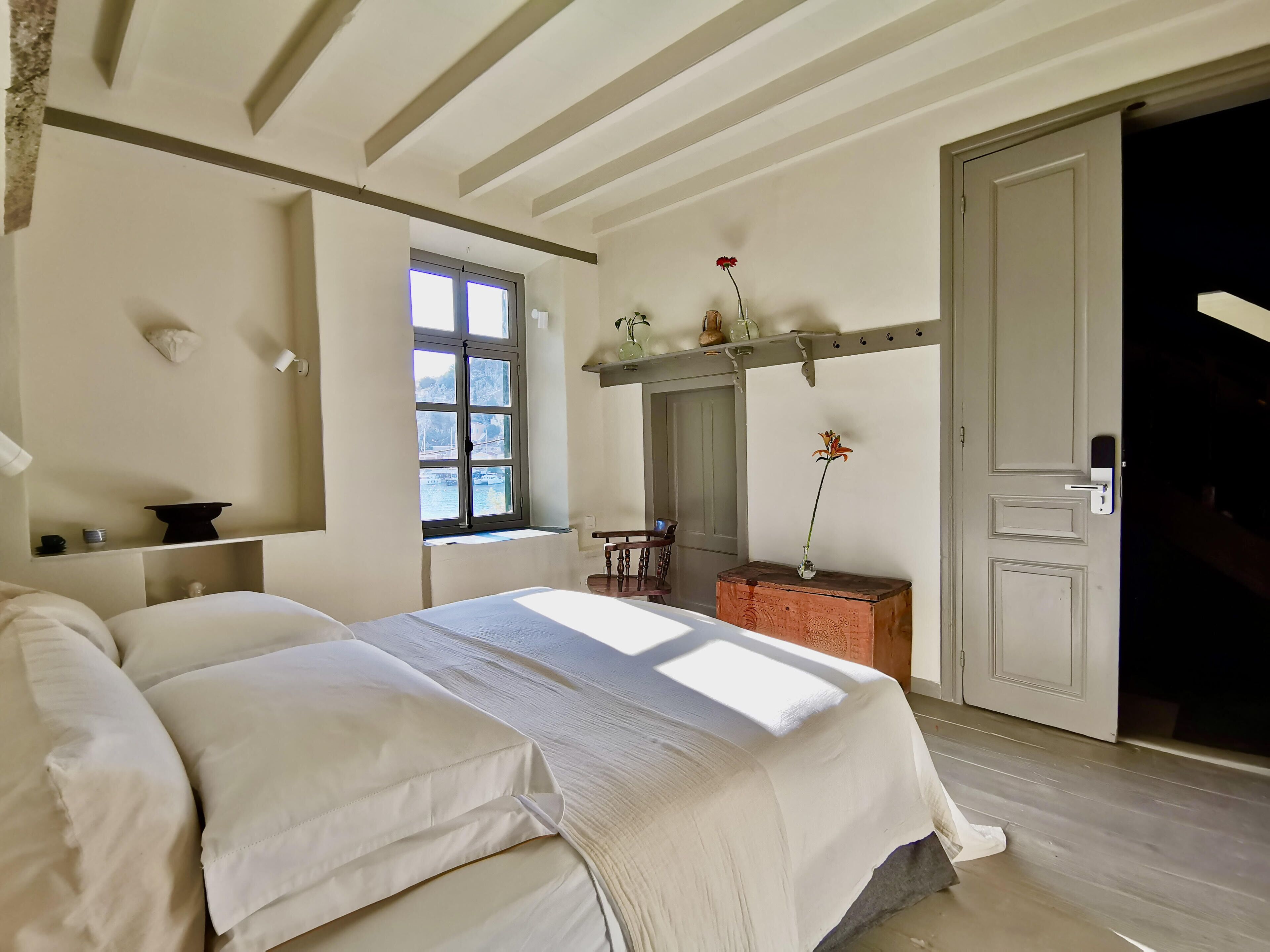 双人房 | 迷你吧、床单