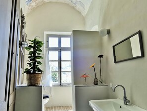 Double Room | Bathroom - 1900 Hotel (Symi)