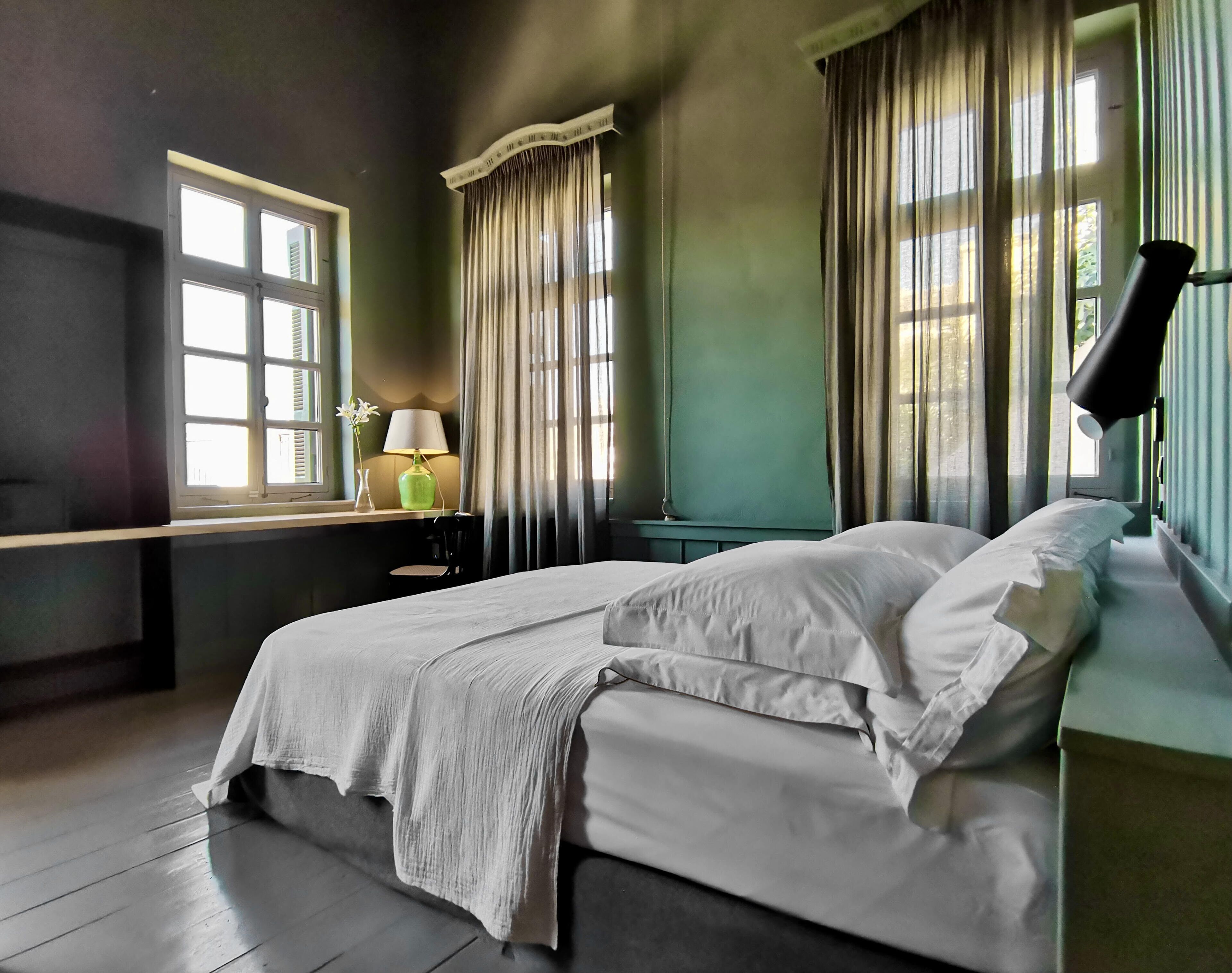 双人房 | 迷你吧、床单