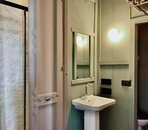 Double Room | Bathroom