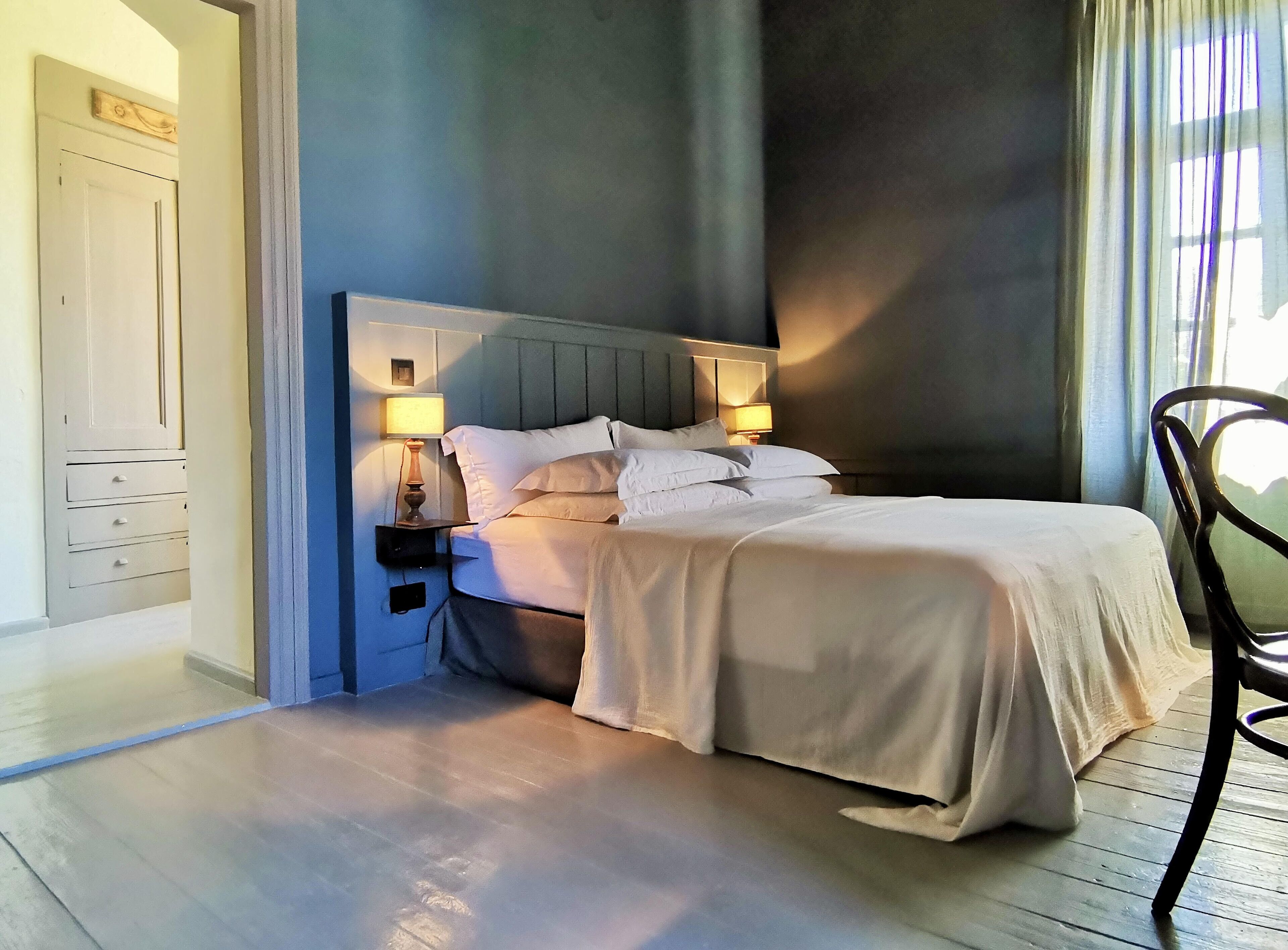 双人房 | 迷你吧、床单