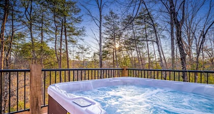 McBeary is Cozy, Cute, Luxury Yurt w/ Big Deck, Hot Tub - Next to Dollywood
