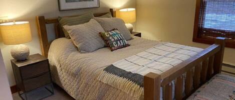 4 bedrooms, iron/ironing board, WiFi, bed sheets