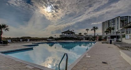 Romantic Getaway II w/ WiFi in Oceanfront Gated Resort - 1 Bedroom Lodge