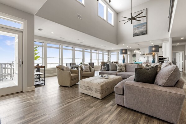 TV - Endless Summer-Gulf Front custom home for 20+. Pup friendly! (Navarre)