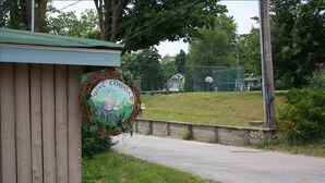 Un bâtiment sur lequel on peut lire l’inscription : « CINCINNATI Country Club ».