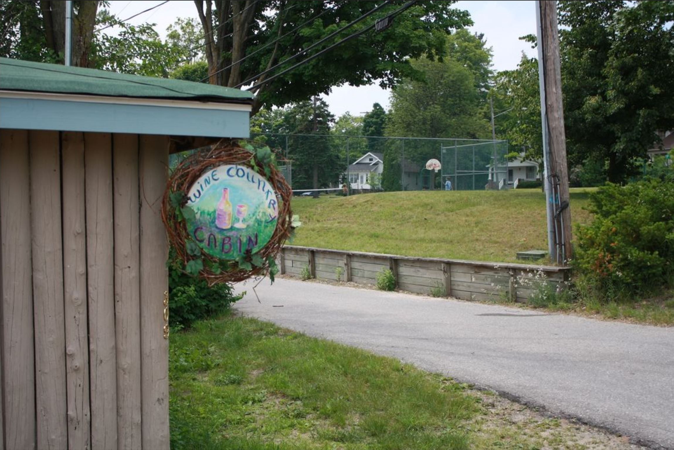A building with a sign reading "CINCINNATI Country Club."