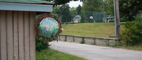 A building with a sign reading "CINCINNATI Country Club."