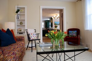 Living area - Renovated & Quiet Rancher in Charlottetown (Charlottetown)