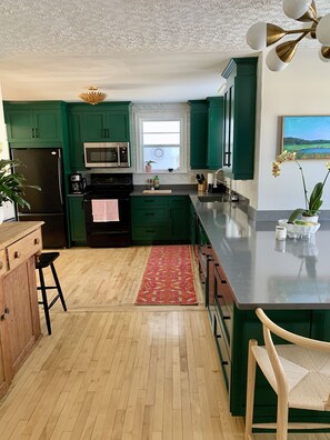 Private kitchen - Renovated & Quiet Rancher in Charlottetown (Charlottetown)